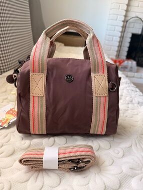 Lightweight Nylon Mini Boston Bag Top Handle &
Crossbody